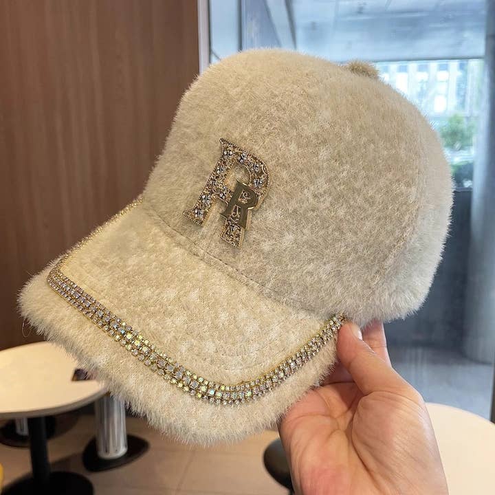 Casquette de baseball d'hiver pour femme avec lettres en strass et fourrure de vison pour la vente par MoodGold