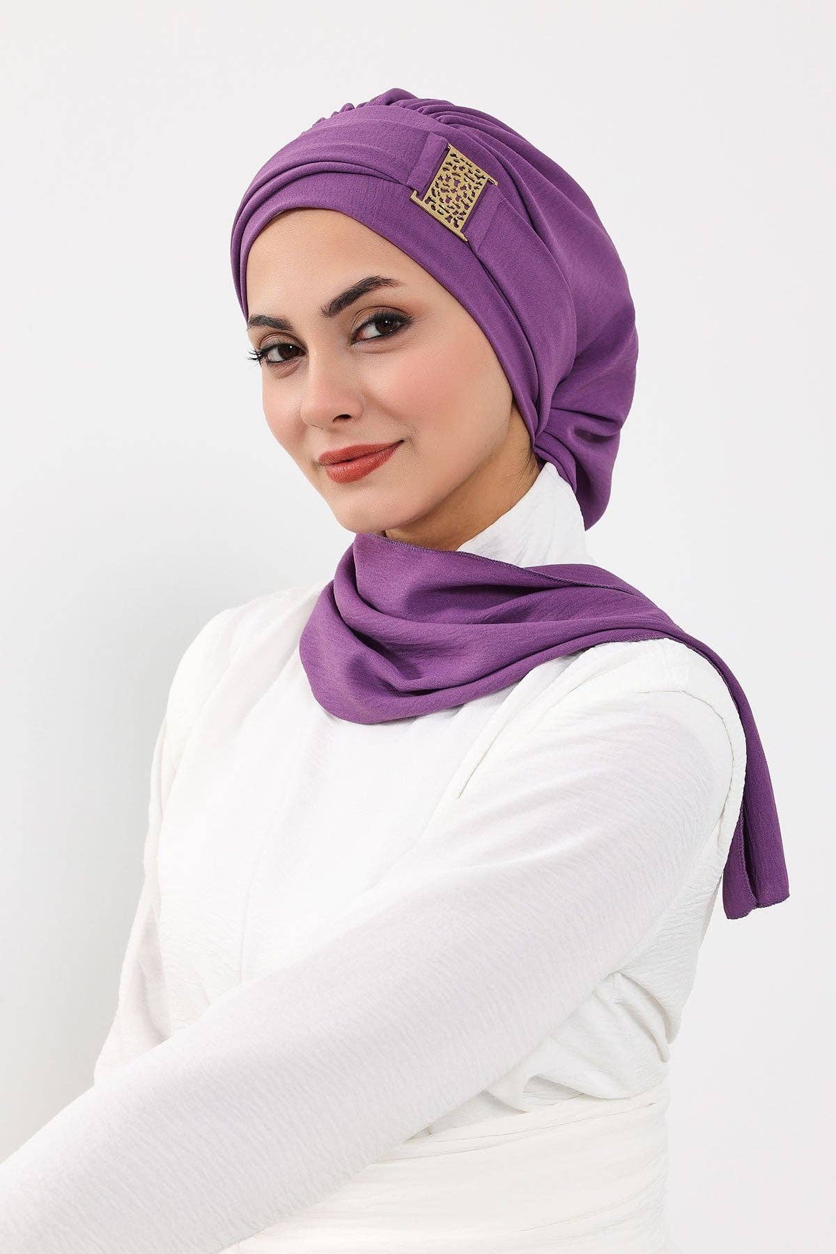 Aisha's Design – wholesale Hijab – Women’s – Modest Fashion Instant Aerobin Turban with Leopard Pattern Accessory, Pre-Tied Aerobin Hijab with Chic Metal Accessory,HT-11A33