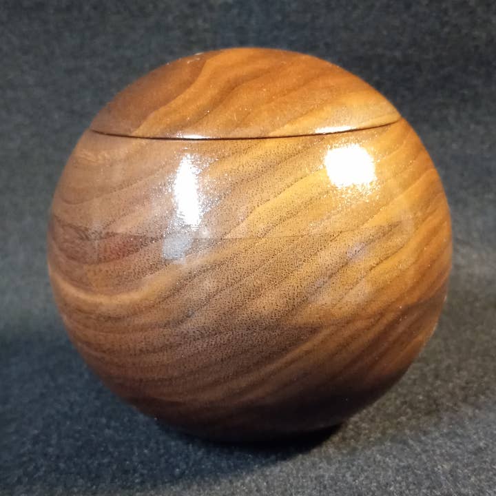 Scatola dei ricordi in noce, sferica da 4 pollici, finitura lucida per la vendita all'ingrosso da parte di Wood Treasure Designs