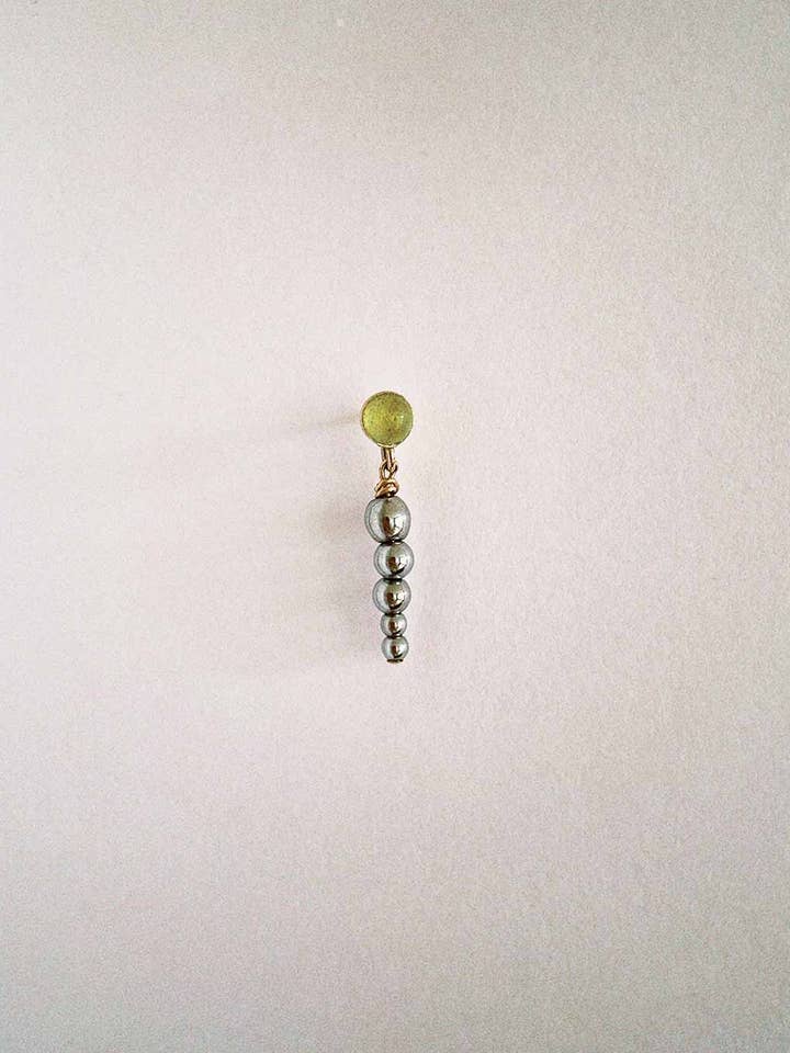 Boucle d'oreille Roc n°6 pour la vente par Nineties Bibi