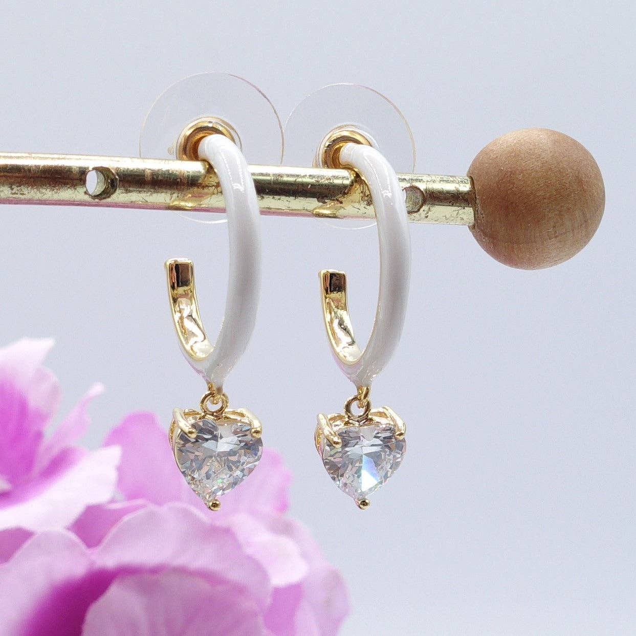 Daemon srls - Wholesale Hoop Earrings - CHERIE FLUO - HOOPS - PAIO orecchini a cerchio smaltati con cubic zirconia a forma di cuore4