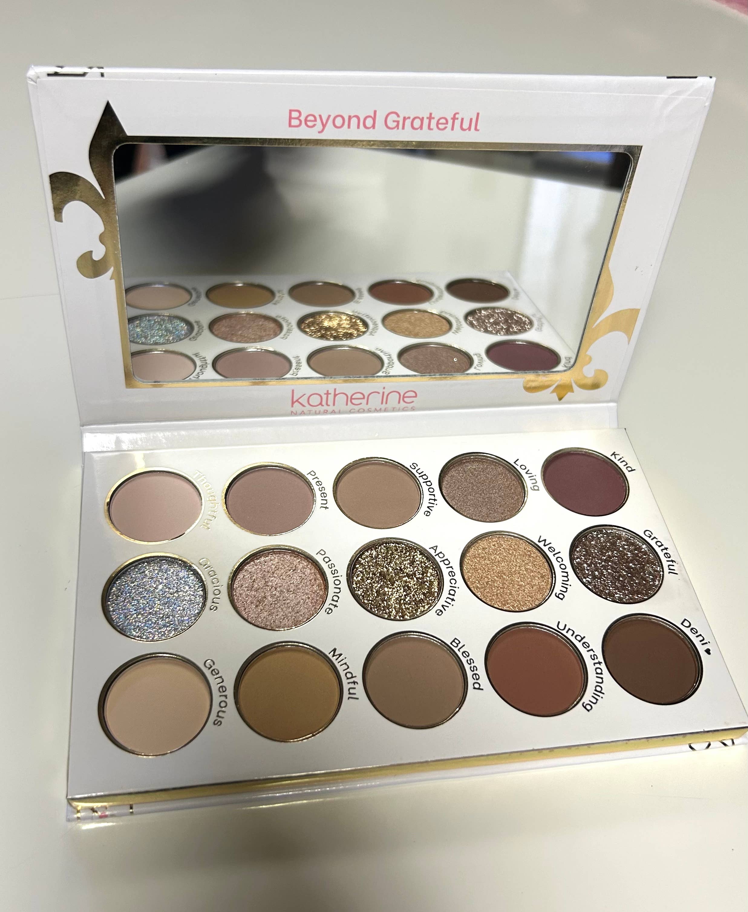 Katherine Natural Cosmetics - Wholesale Eyeshadow Palette - Beyond Grateful 15 Pan Eyeshadow Palette with Mirror & Brush2