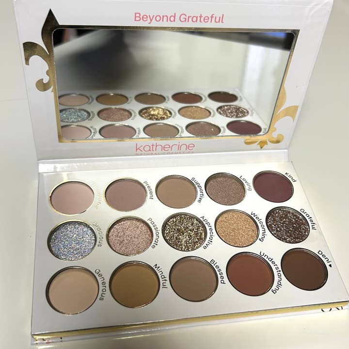 Katherine Natural Cosmetics - Wholesale Eyeshadow Palette - Beyond Grateful 15 Pan Eyeshadow Palette with Mirror & Brush2
