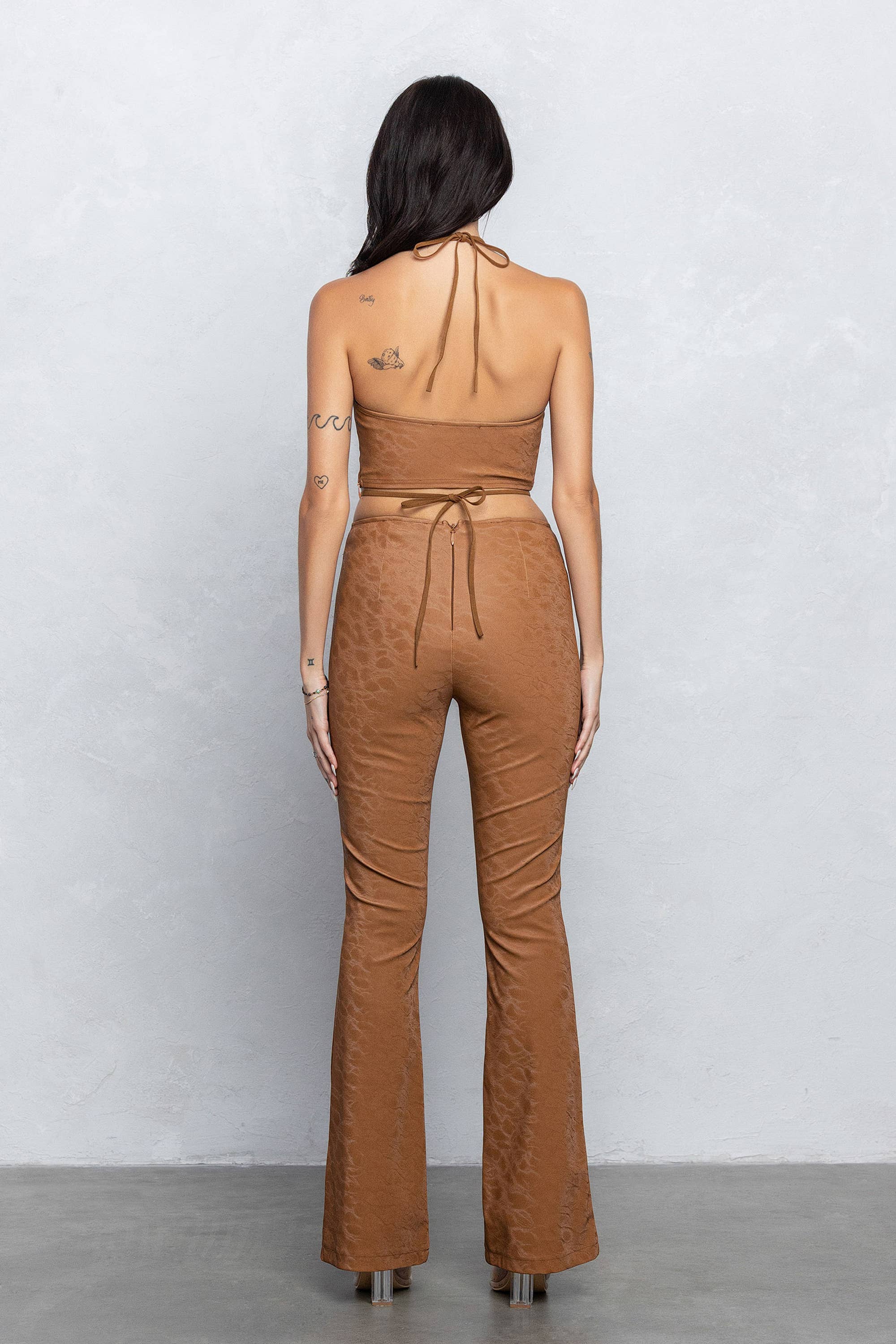 No Vacancy - Vente Ensemble haut et pantalon (PAS d'intérieur) - Femme - Ensemble haut à boucle carrée et pantalon évasé en similicuir2