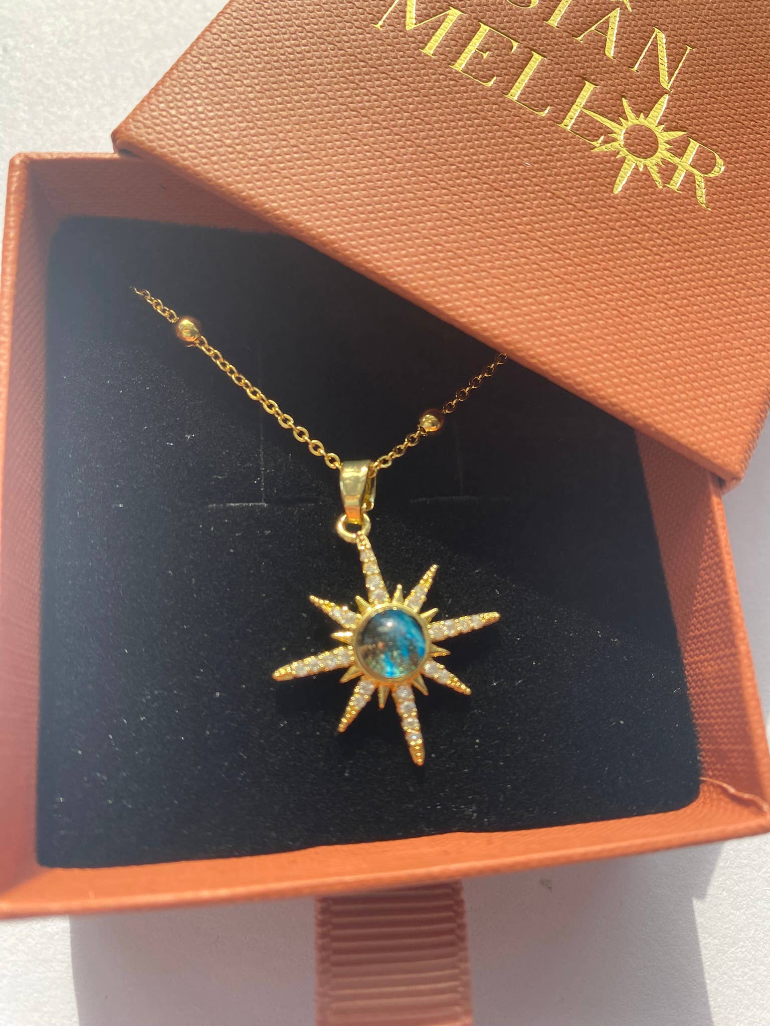 Sian Mellor – wholesale Pendant/charm necklace – Large star satellite necklace1