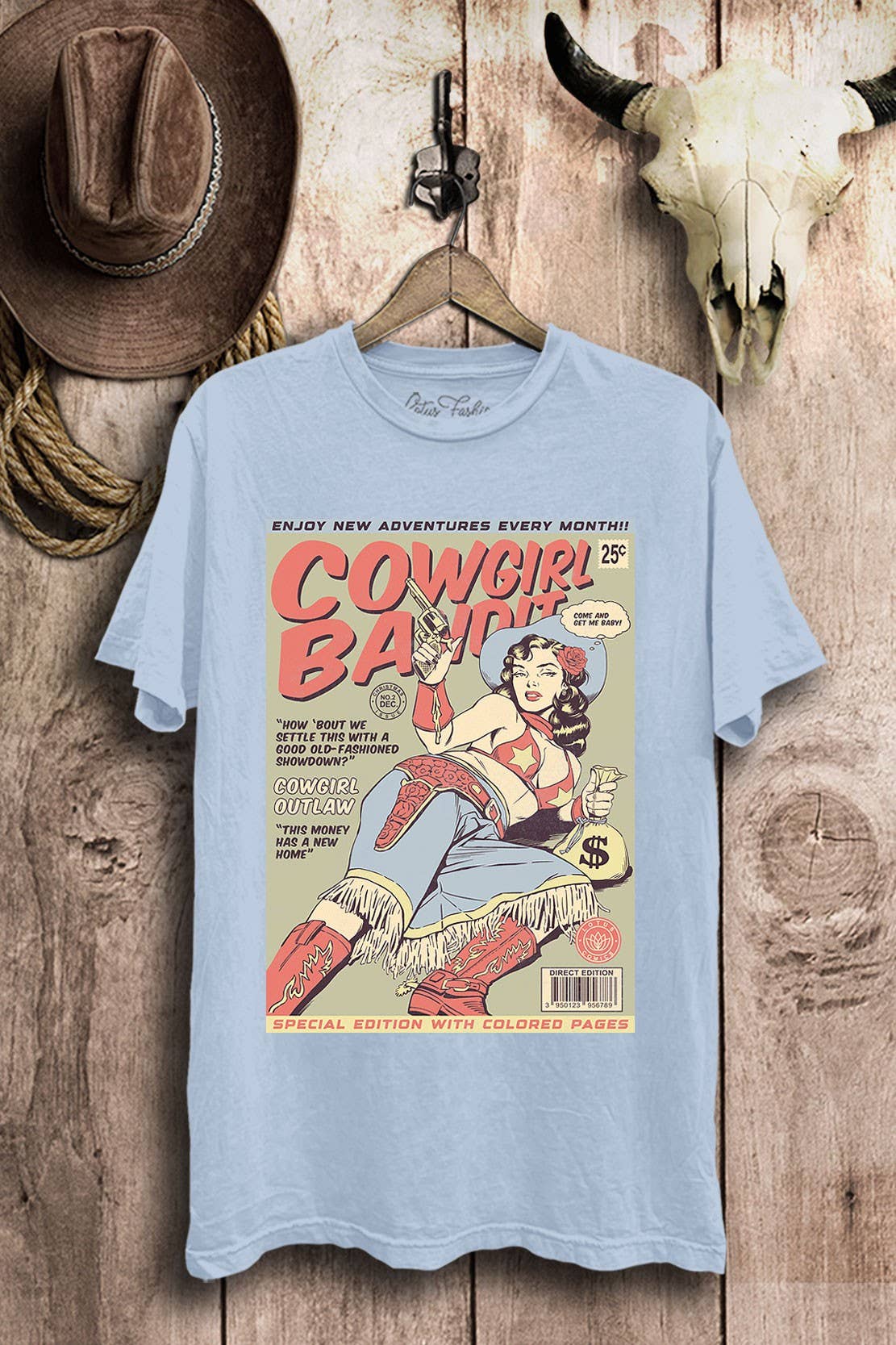 Lotus Fashion Collection - Venta al por mayor Camiseta serigrafiada - Mujer - Camiseta Gráfica Retro de Cómics de Bandida Vaquera del Oeste3