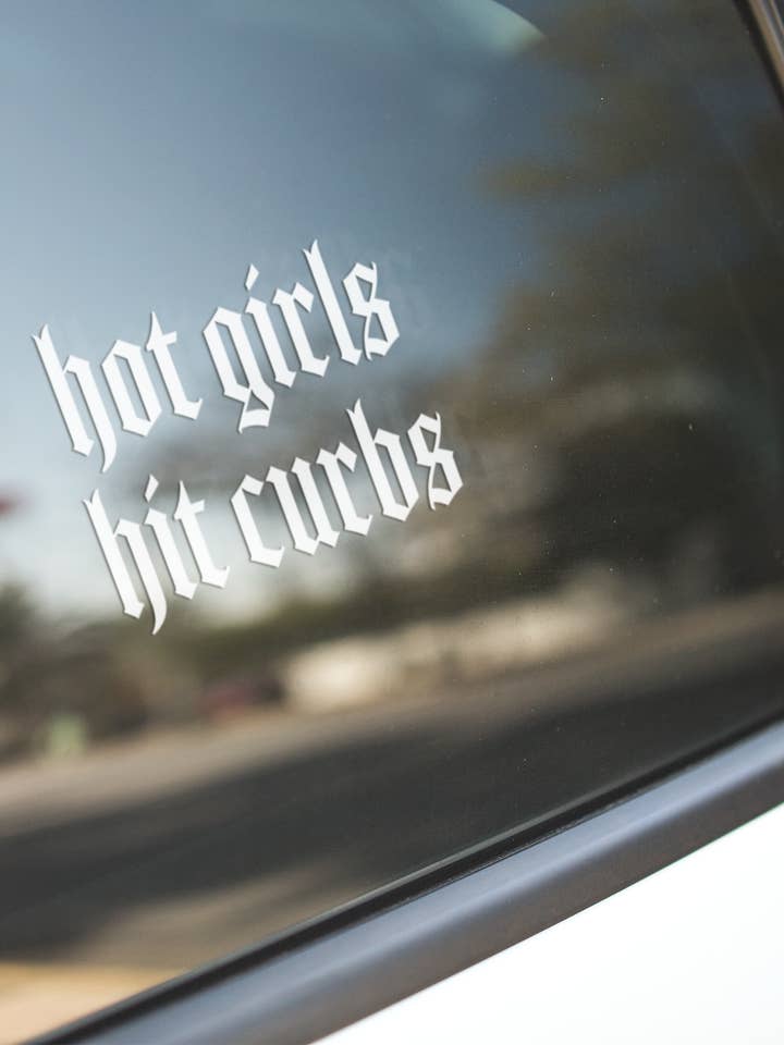 Autocollant en vinyle pour voiture gothique alternative "Hot Girls Hit Curbs" pour la vente par Wickedly Divine Shop