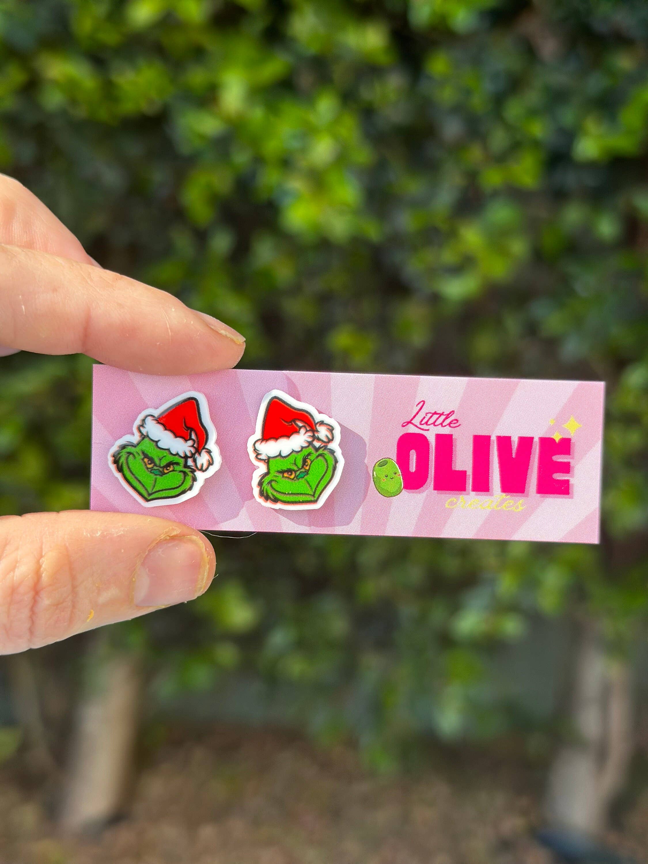 Little Olive Creates - Wholesale Hangende/ronde oorbellen - Kerst Grinch Oorbellen - Keuze uit Stekers en Hangers5