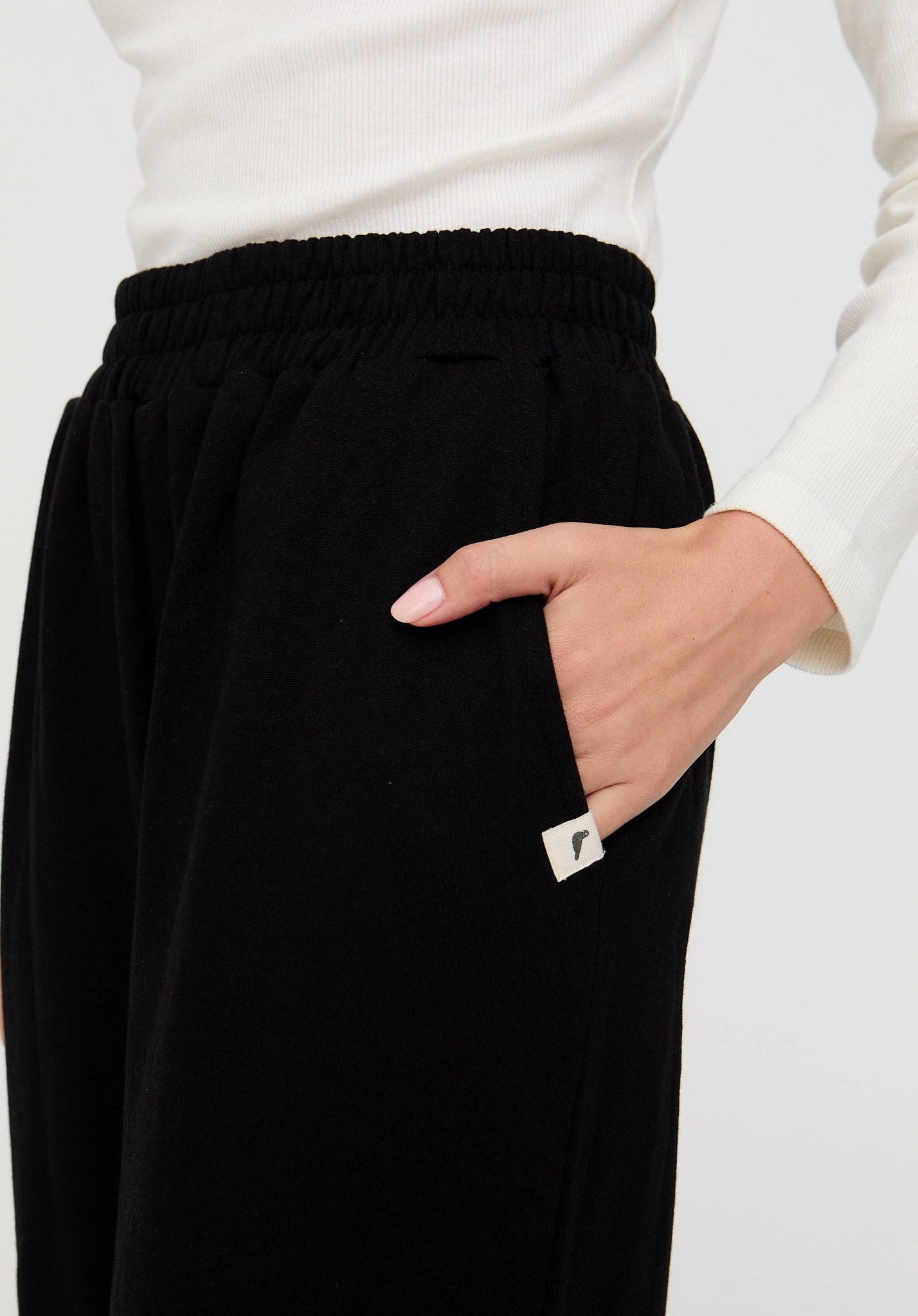 Turtledove London – wholesale Pants – Women's – Kit Black Wide Leg Trousers7