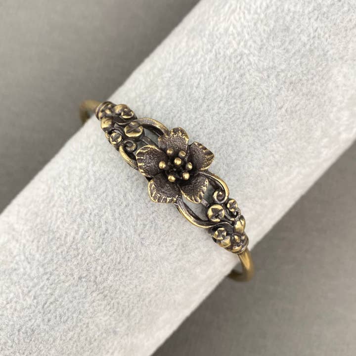 Mio Queena - Wholesale Cuff Bracelet - Retro Process Brass Flower Adjustable Cuff2