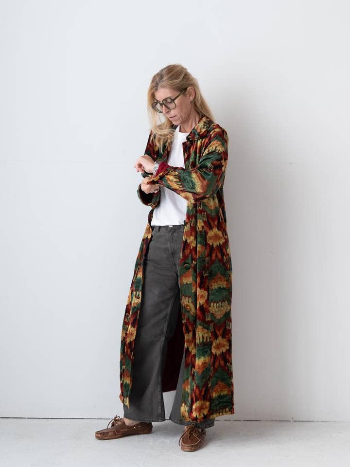 Sanjanaandme - Wholesale Coat - Women's - Meera Silk Velvet Coat1