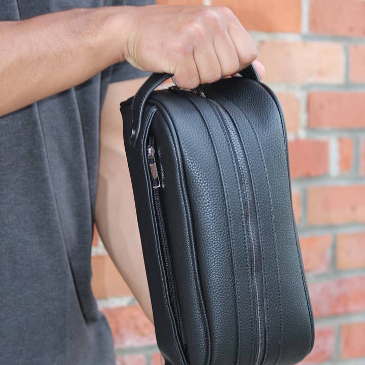 K. Carroll Accessories - Wholesale Toilettas - Heren - Toilettas voor heren van vegan leer met brede opening5