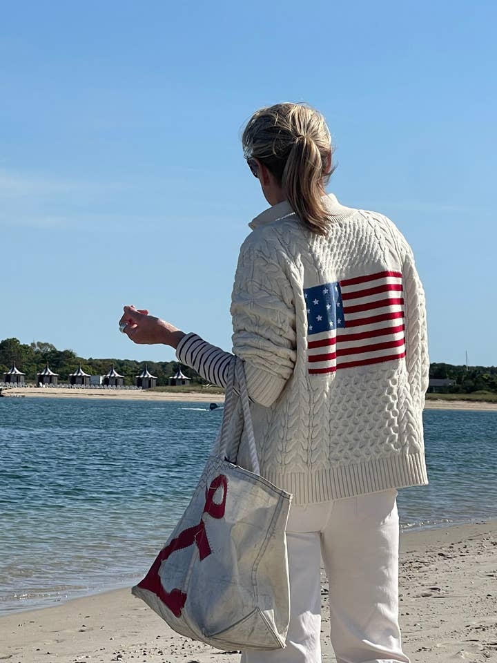 Pull à col zippé mi-long en maille torsadée ivoire pour la vente par Pink Pineapple