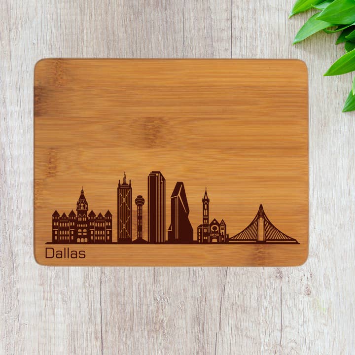 Tábua de corte gravada Dallas Skyline por atacado de Sleepy Magnolia Designs
