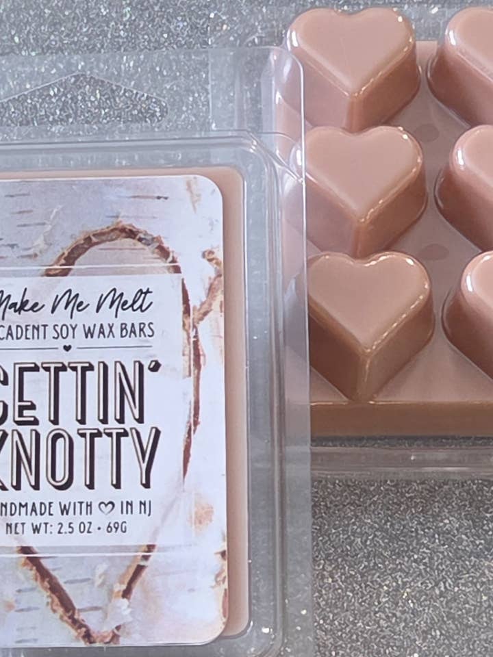 Highly Scented Heart-shaped Wax Melts - Iced Woodlands Type for wholesale by Make Me Melt