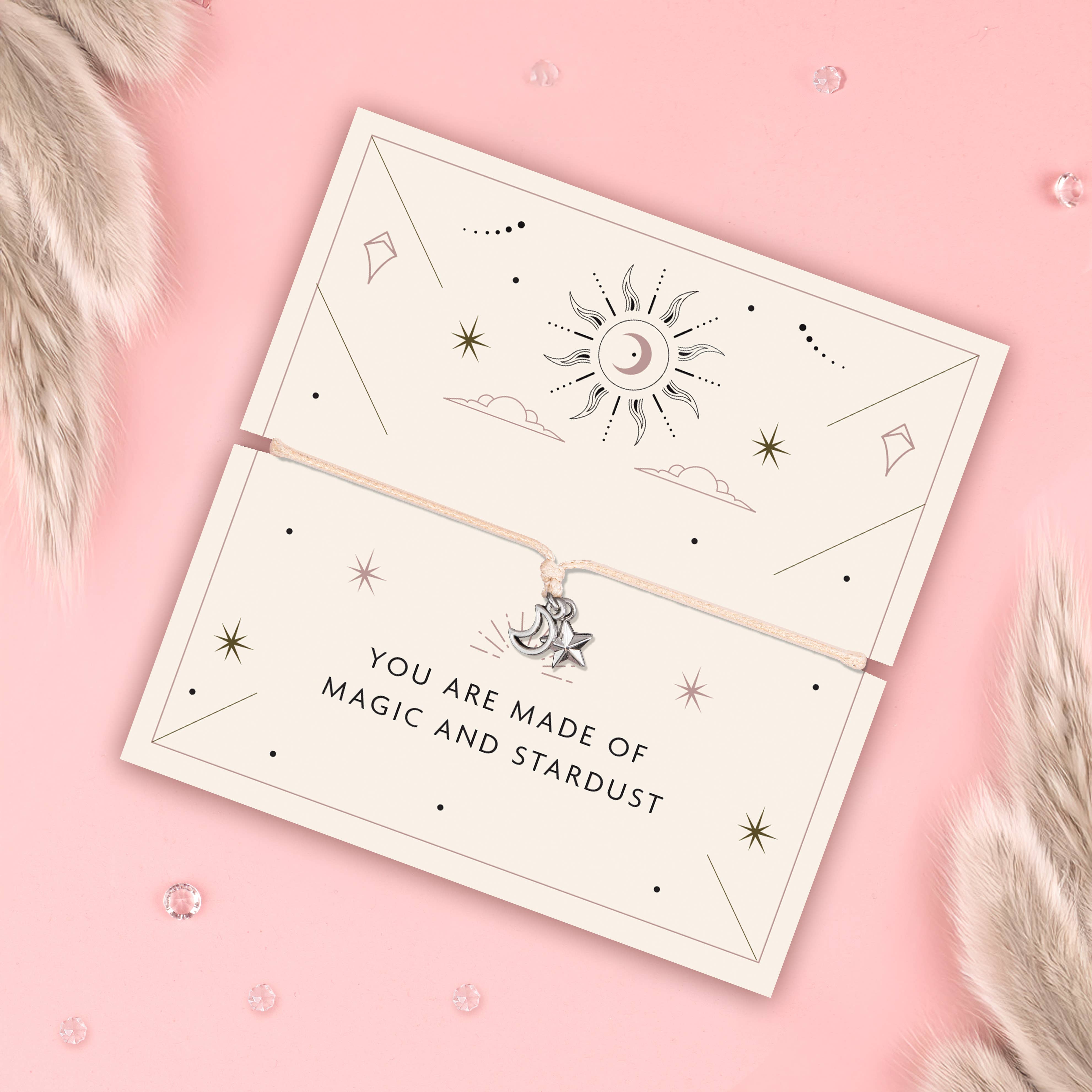 Letterbox Love Bracelets - Vente Bracelets à breloques/pendentifs - Bracelet Magie et Poussière d'Étoiles | Breloque Lune et Étoile1