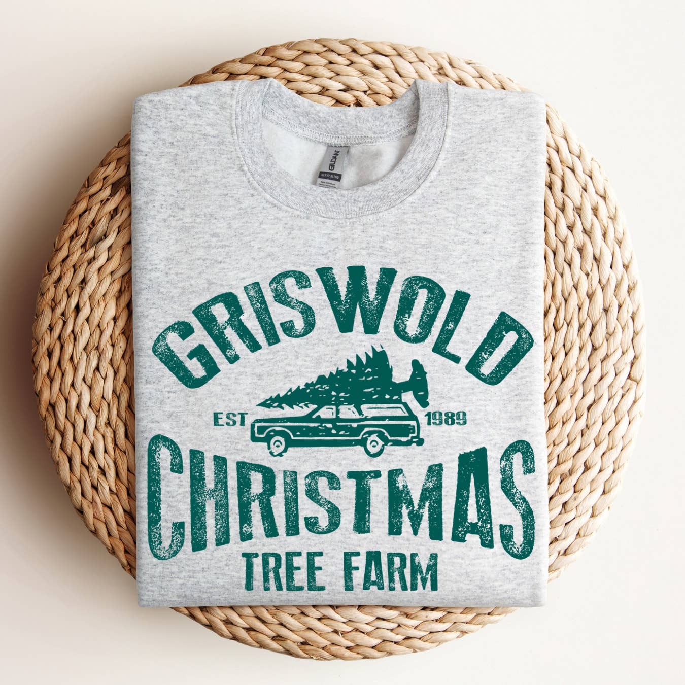 Simply Midwest - Venta al por mayor Sudadera estampada - Mujer - Sudadera navideña con cuello redondo Griswold Tree Farm