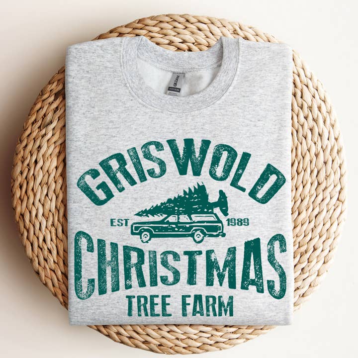 Pull à col rond Griswold Tree Farm | Chandail de Noël pour la vente par Simply Midwest