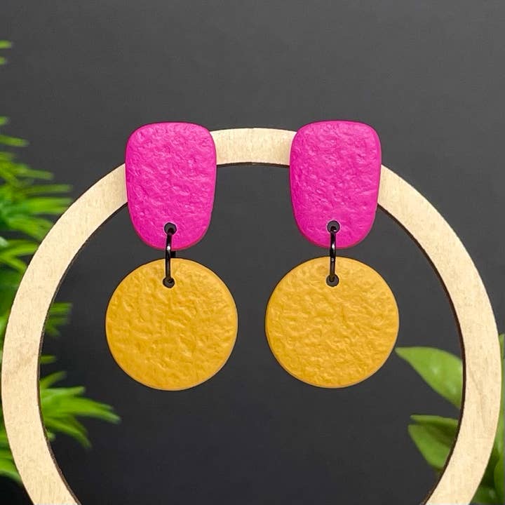 Boucles d'oreilles pendantes en argile polymère à blocs de couleur - Fait main pour la vente par Kay Jay Clay