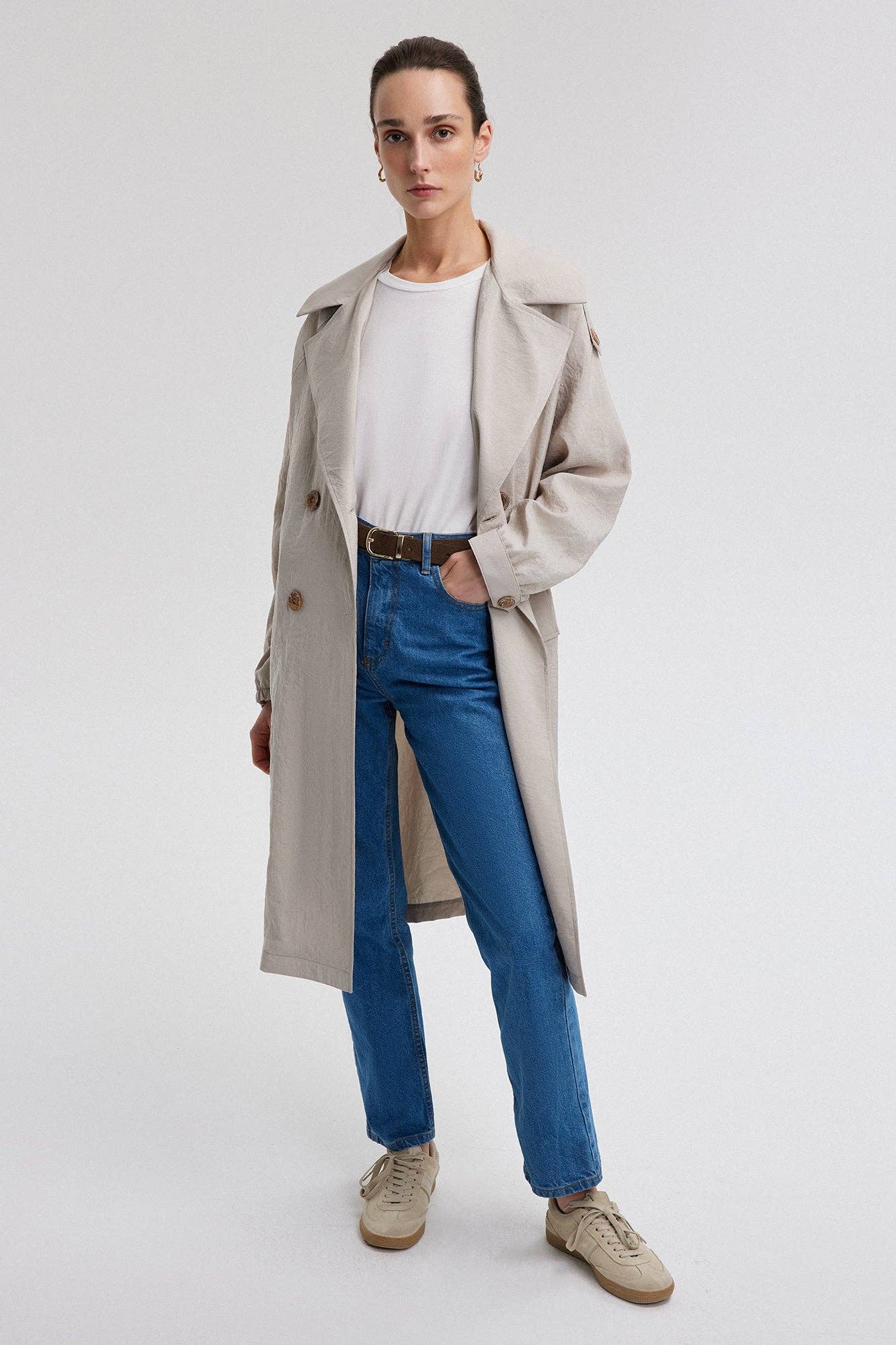 Piedra Gabardina con Cinturón de Corte Holgado – Efecto Cupro de venta al por mayor en Faire2