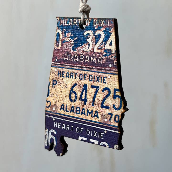 Ornement ou Aimant Plaque d'Immatriculation Vintage de l'Alabama pour la vente par Juniper & Spruce