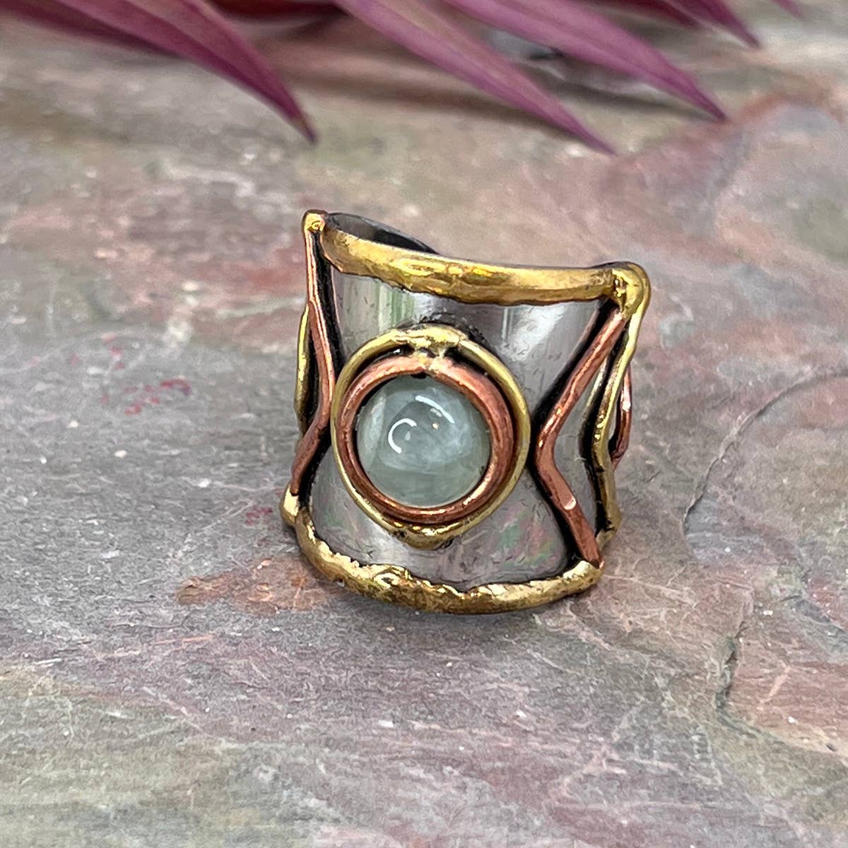 Anju Jewelry - Venta al por mayor Anillos grandes/de cóctel - 12 Anillos de Brazalete de Metal Mixto con Piedra Pequeña y Exhibidor de Madera10