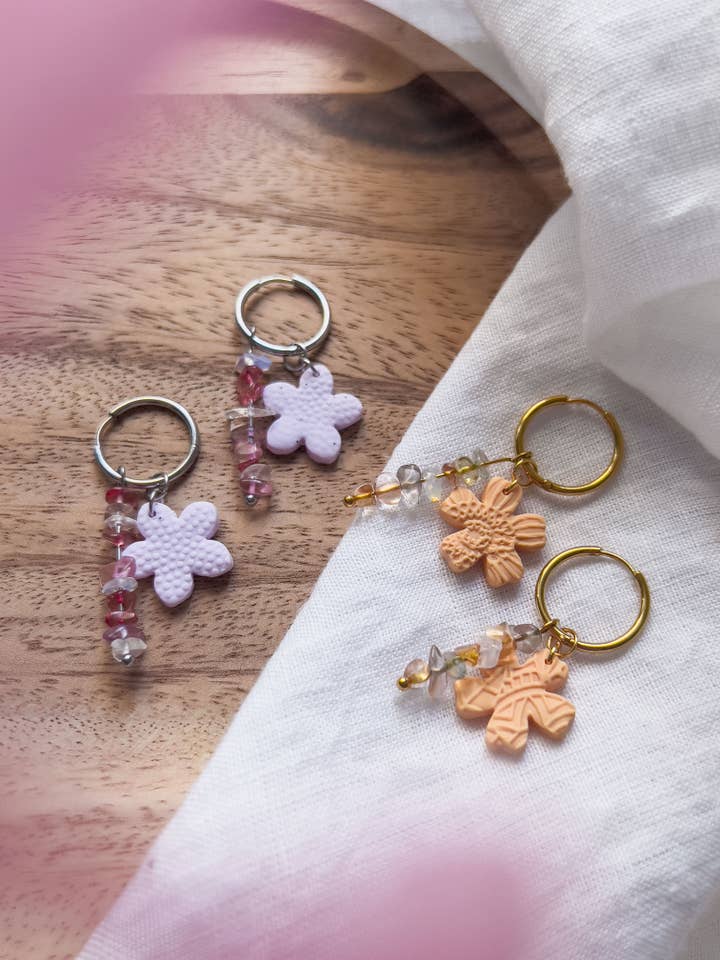 Col J ✦ Boucles d'oreilles créoles fleurs sucrées 3-en-1 pour la vente par KLAEI DESIGN STUDIO