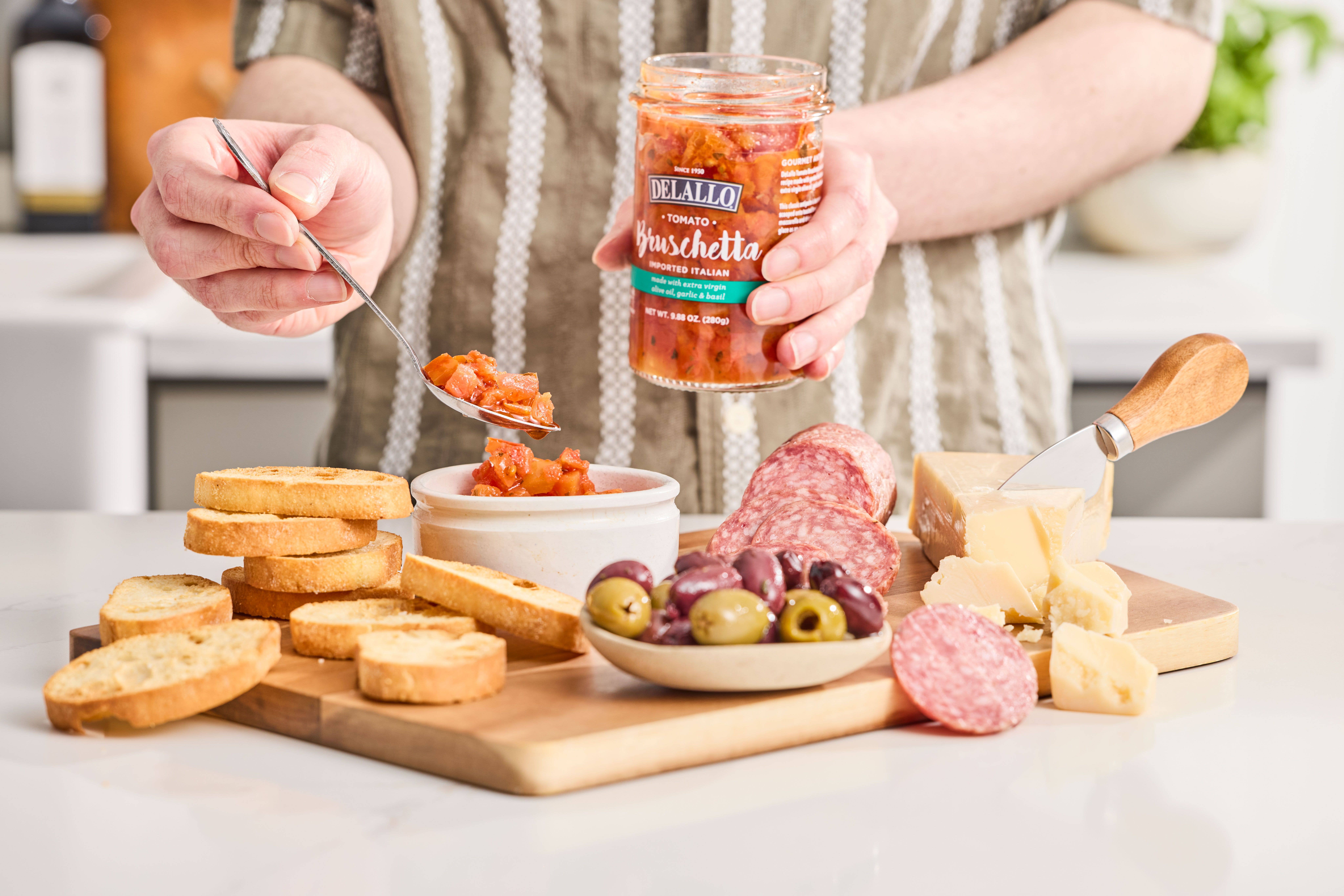 Delallo - Wholesale Pasta Sauce - Tomato Bruschetta (9.88 oz.)6