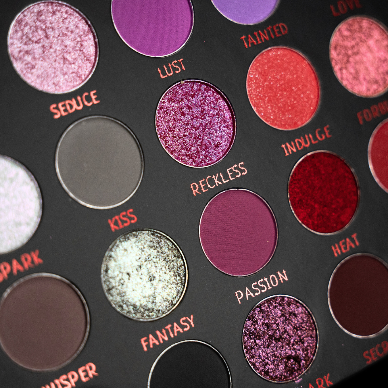 Jolie Beauty – wholesale Eyeshadow palette – Tainted Palette2