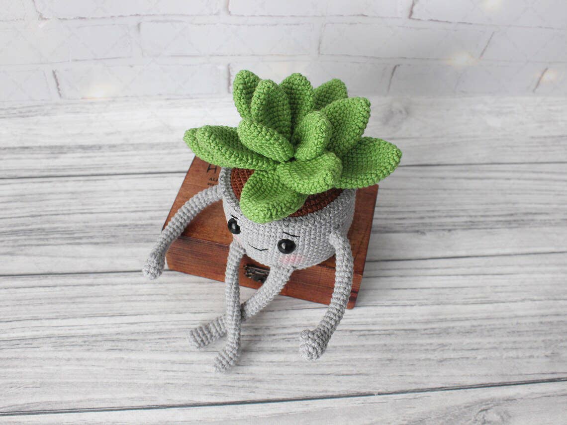 TOMOPOD LLC - Wholesale Decorative Tabletop Object - Crochet Smiling Succulent Plant Pot, Plant Lover Gift Decor6