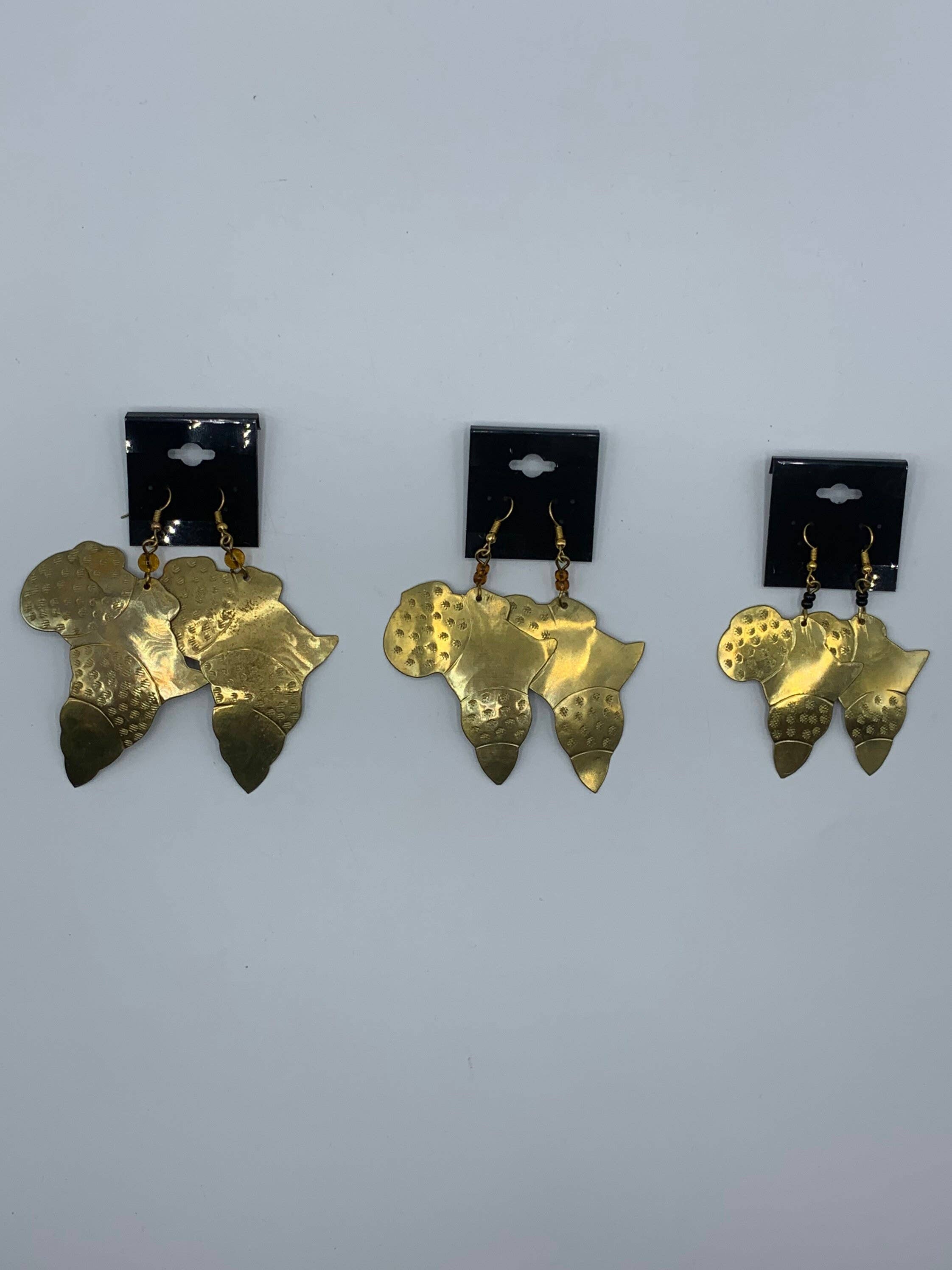 KENYAN SAFARI DESIGNS - Venta al por mayor Pendientes colgantes - Pendientes de latón con diseño del mapa de África5