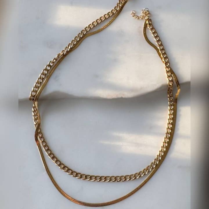 RORY | Collier Chaîne à Maillons Curb Dorés & Maille Chevrons pour la vente par Alexandra Kathlyn Accessories