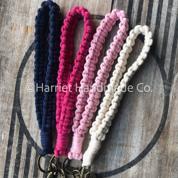 Porte-clés Skinny en macramé - Plus de 20 couleurs pour la vente par Harriet Handmade Co.