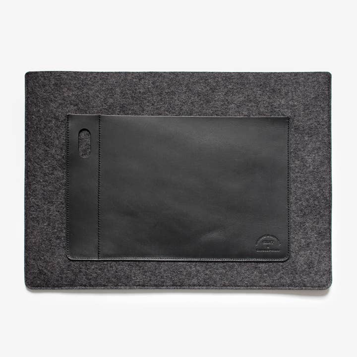 15/16″ Laptop Sleeve – Hunt Leather Collaboration for wholesale by Corban & Blair
