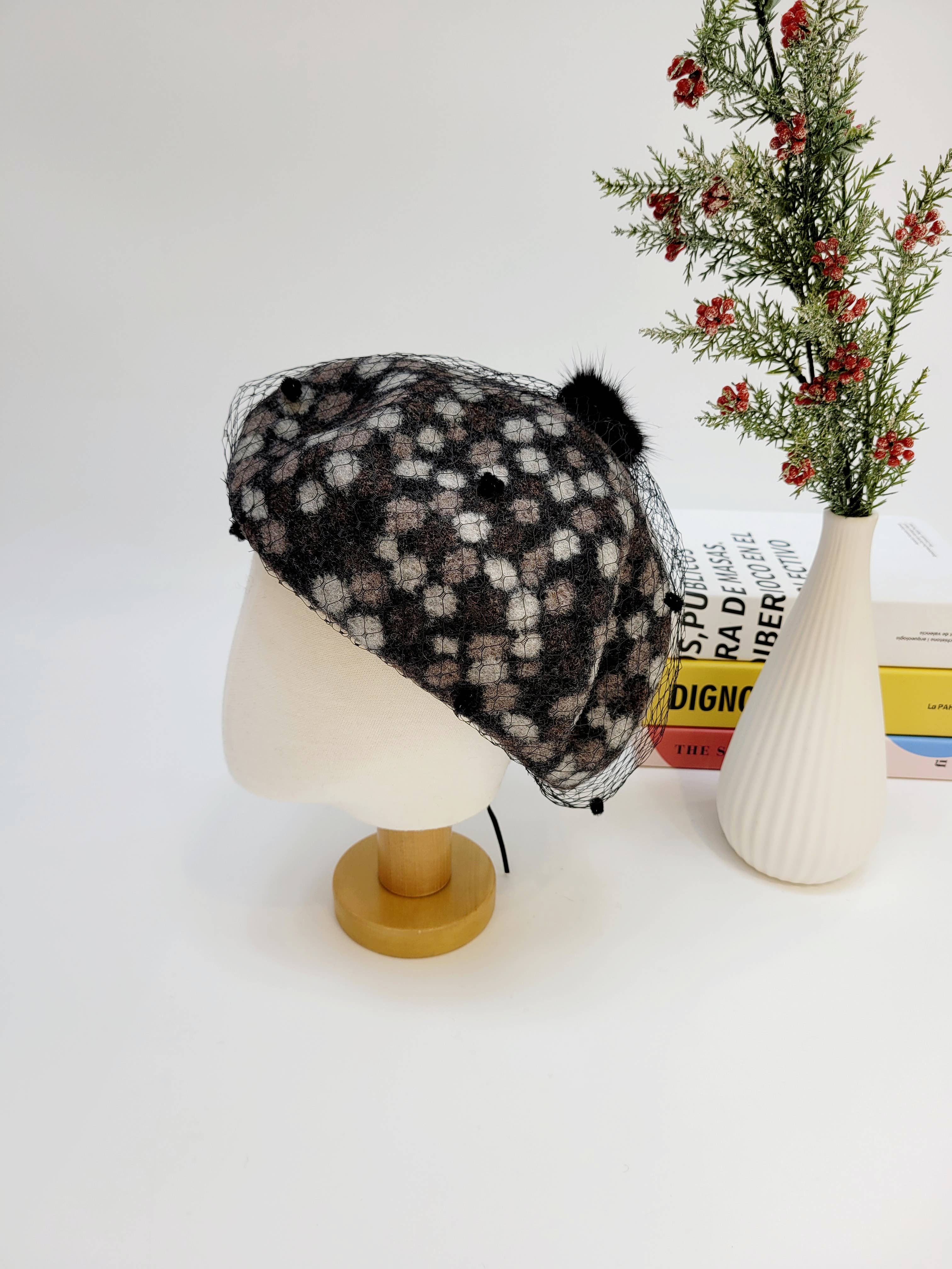 Comfortarians - Wholesale Beret - Women's - Women's Fall Winter Wool Beret with Lace2