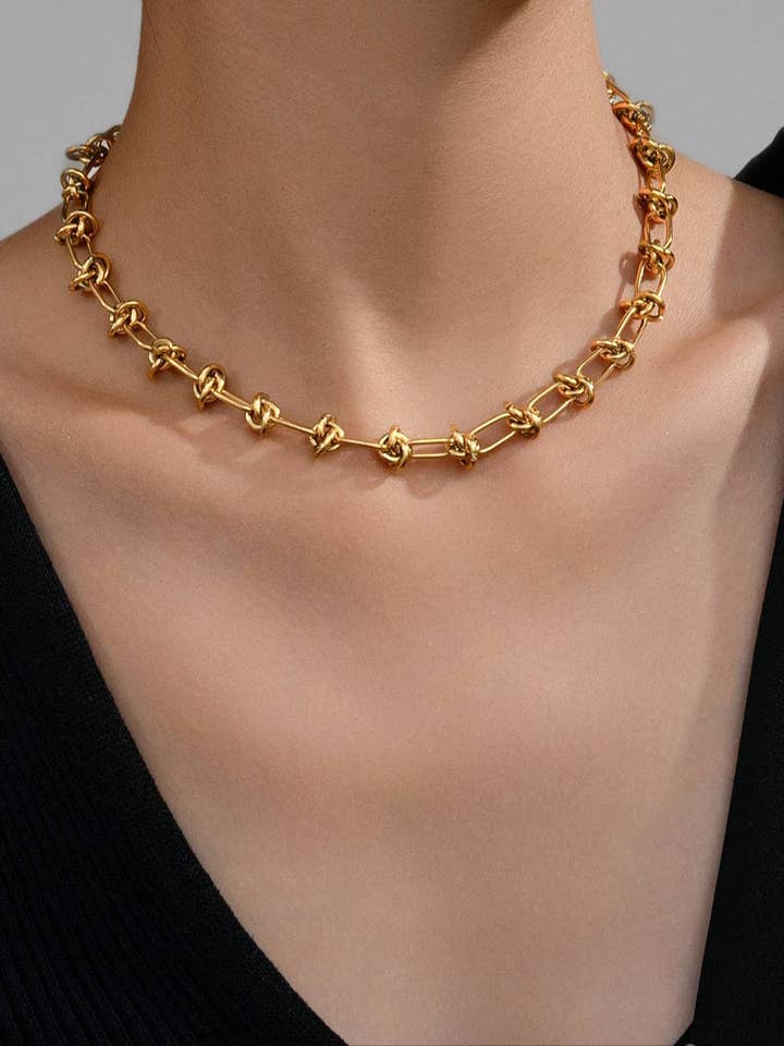 Luxe Knude Halskæde for engroshandel hos MAVIS BY HERRERA