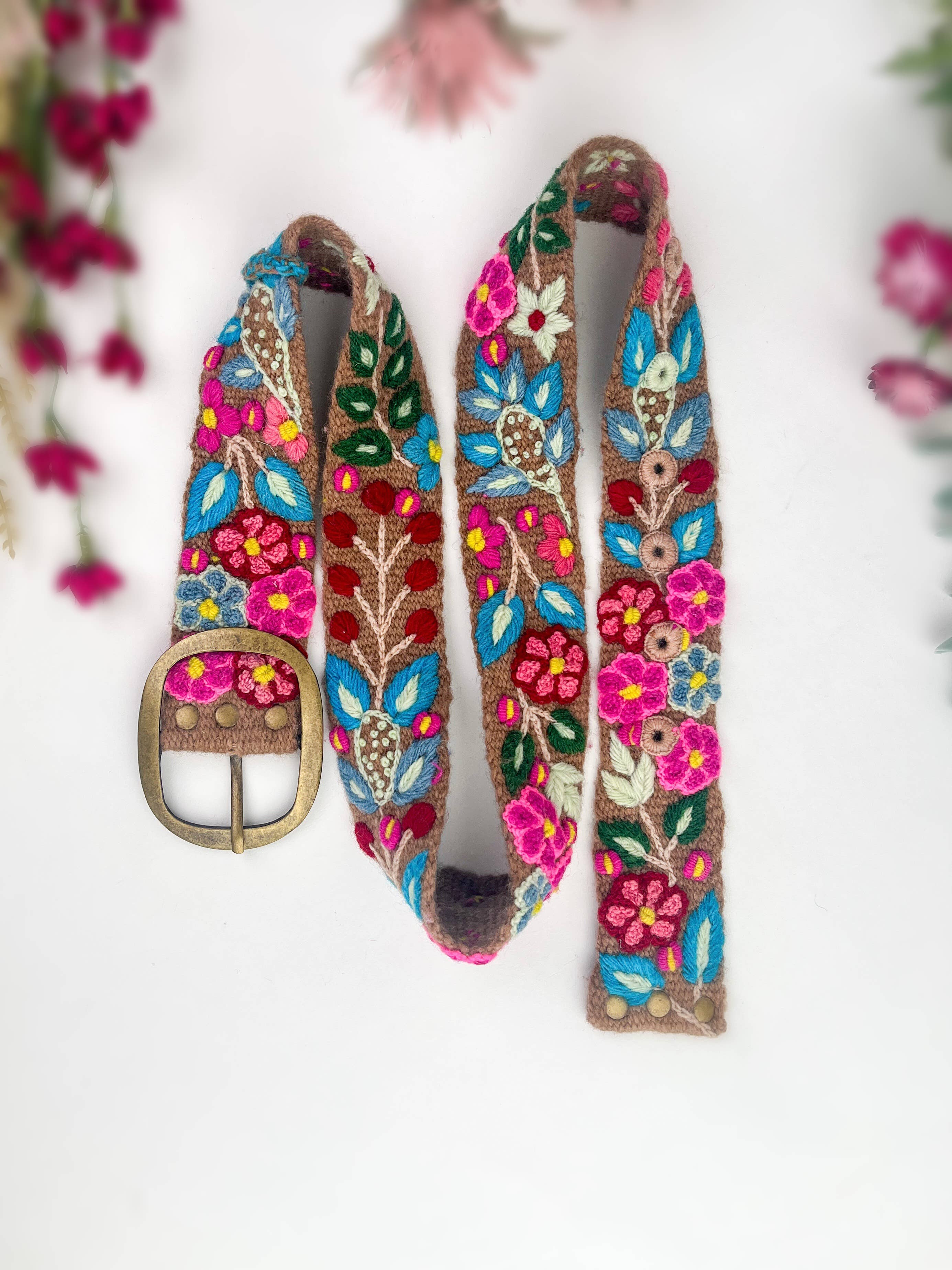 Artesana Love – Großhandel Gürtel – Damen – Handbestickter Wildberry Gürtel mit breitem Design4