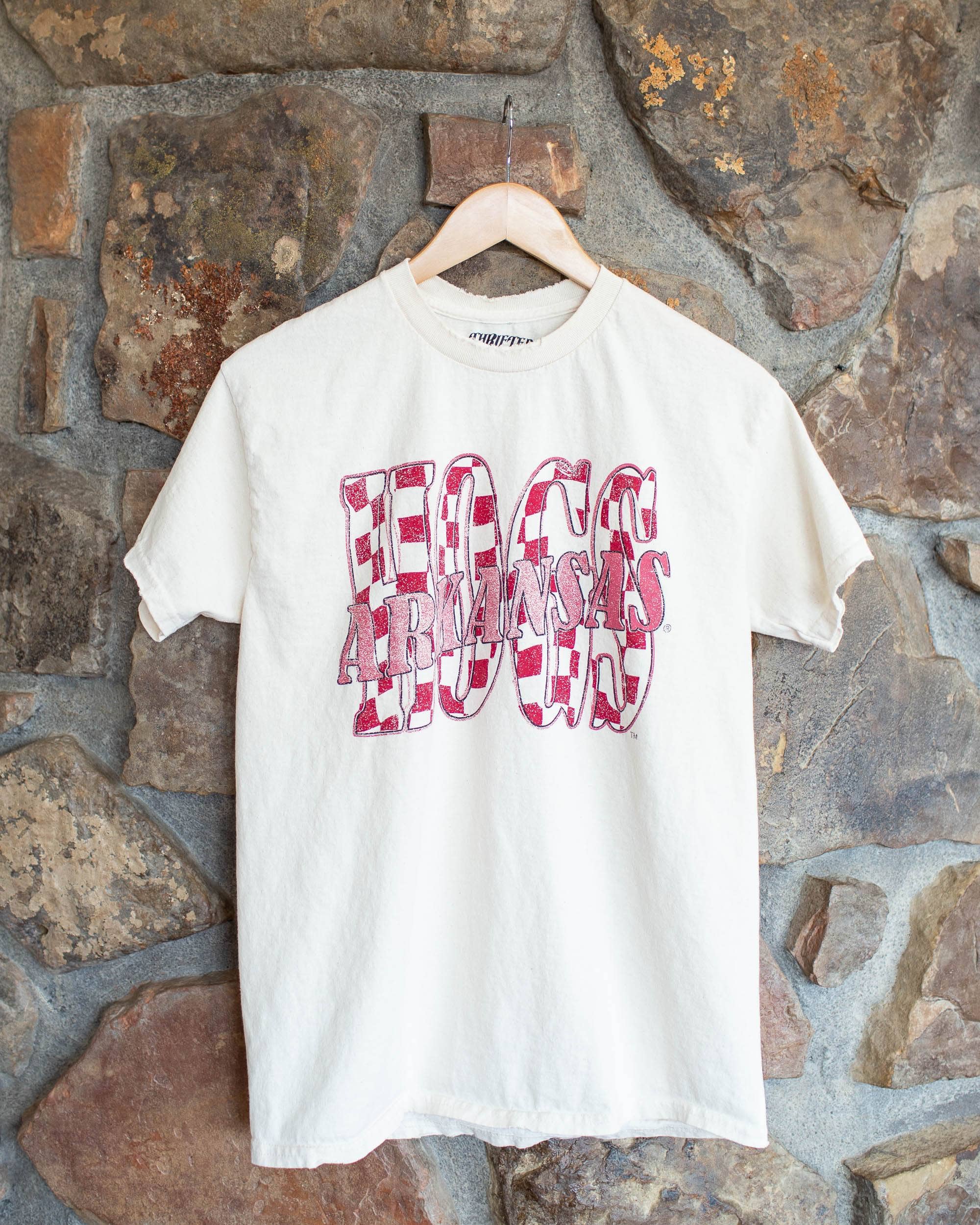 LivyLu - Wholesale Screen Printed T-Shirt - Unisex - Arkansas Razorbacks Hogs Twisted Check Off Wht Thrifted Tee