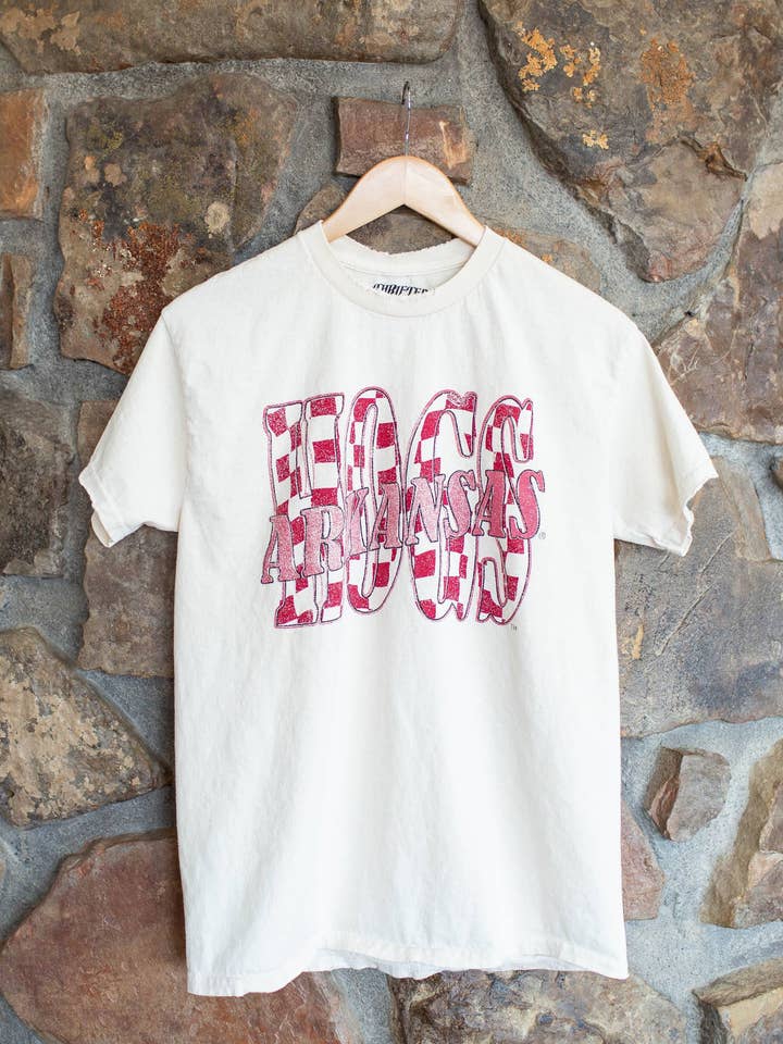 LivyLu - Wholesale Screen Printed T-Shirt - Unisex - Arkansas Razorbacks Hogs Twisted Check Off Wht Thrifted Tee0