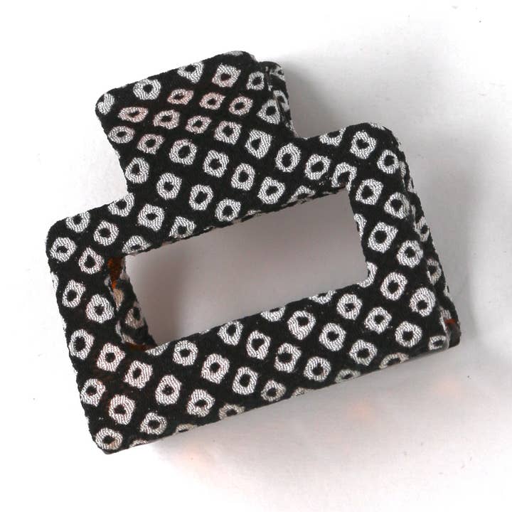 Boîte carrée Shibori noire et blanche pour la vente par Kimono Clips