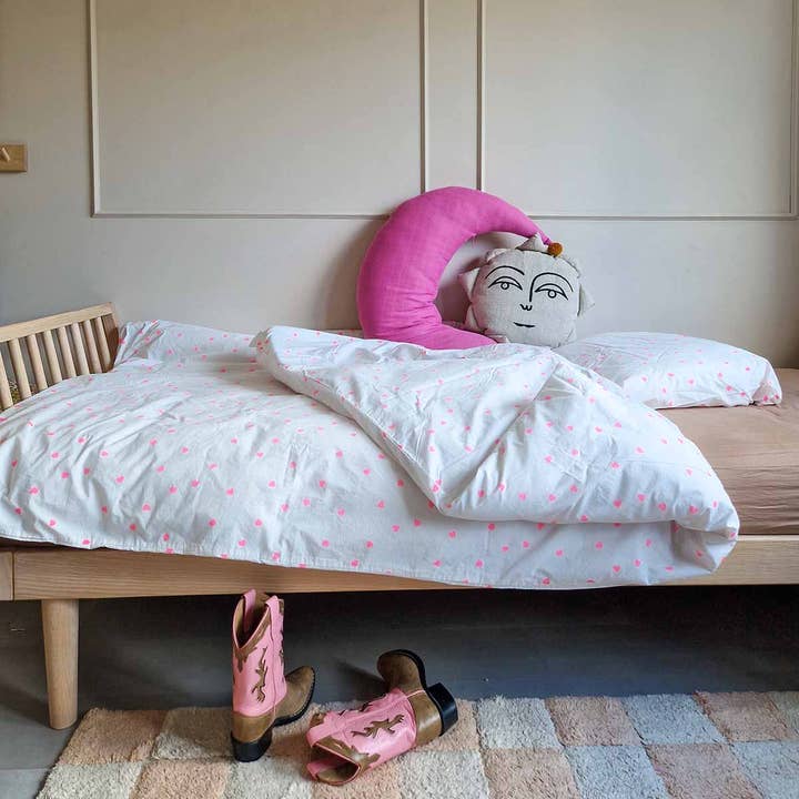 BED LINEN SET NEON PINK HEART for wholesale by Rose in April