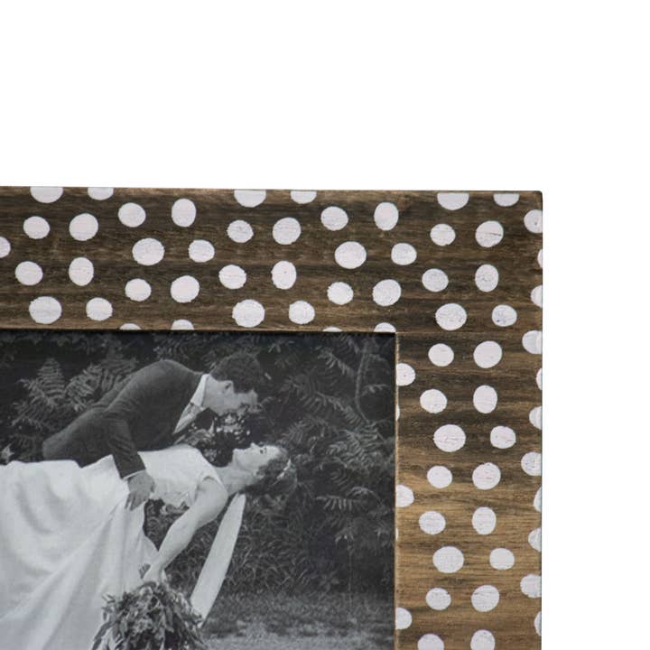Foreside Home & Garden - Wholesale Picture Frame - Bettina White Polka Dot 4x6 Photo Wood Picture Frame
