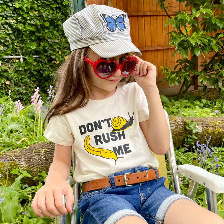 DON'T RUSH ME - T-shirt voor kinderen voor wholesale door Savage Seeds