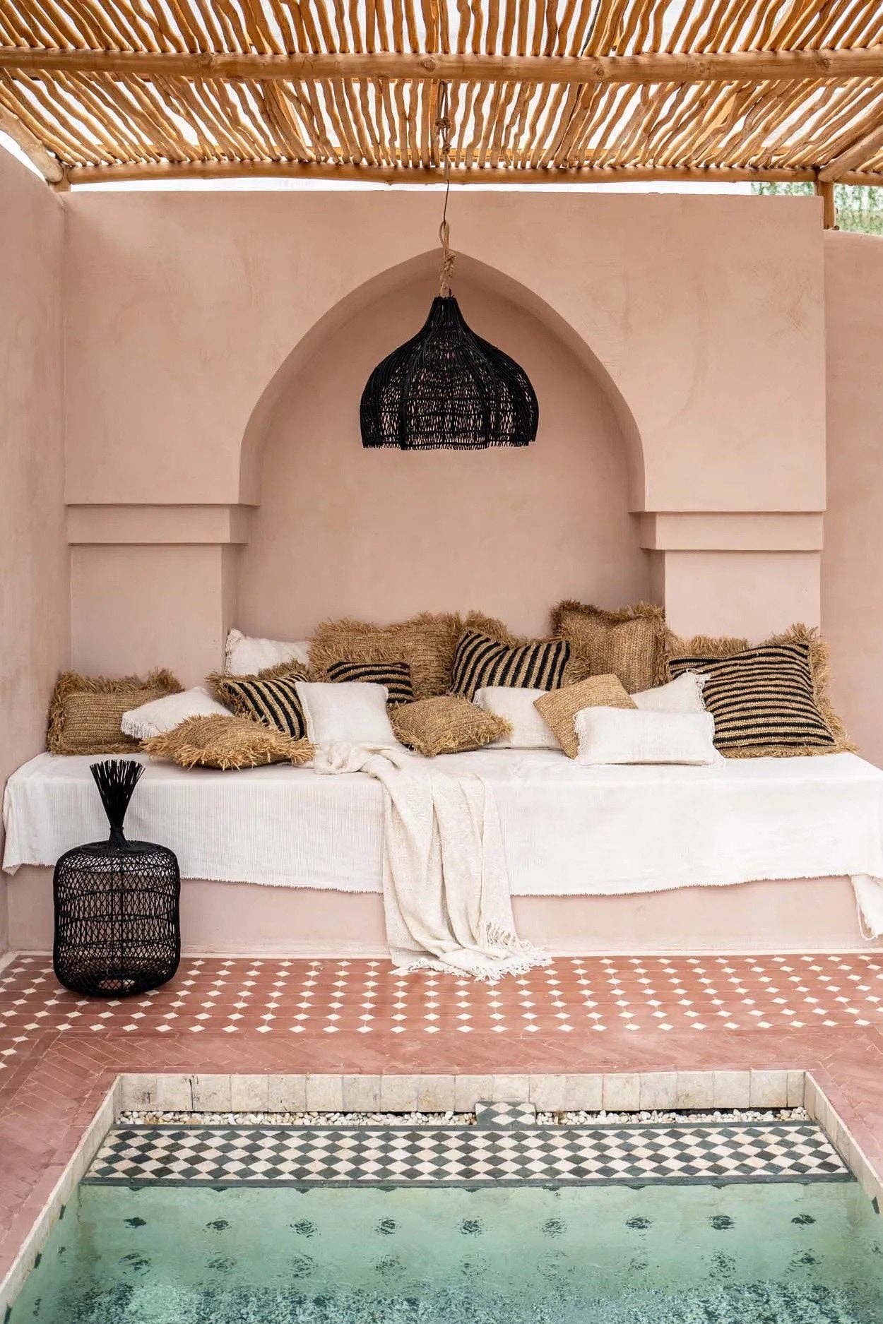 Bazar Bizar Living - Wholesale Chandelier/Hanging Light - The Whipped Pendant - Black - M3