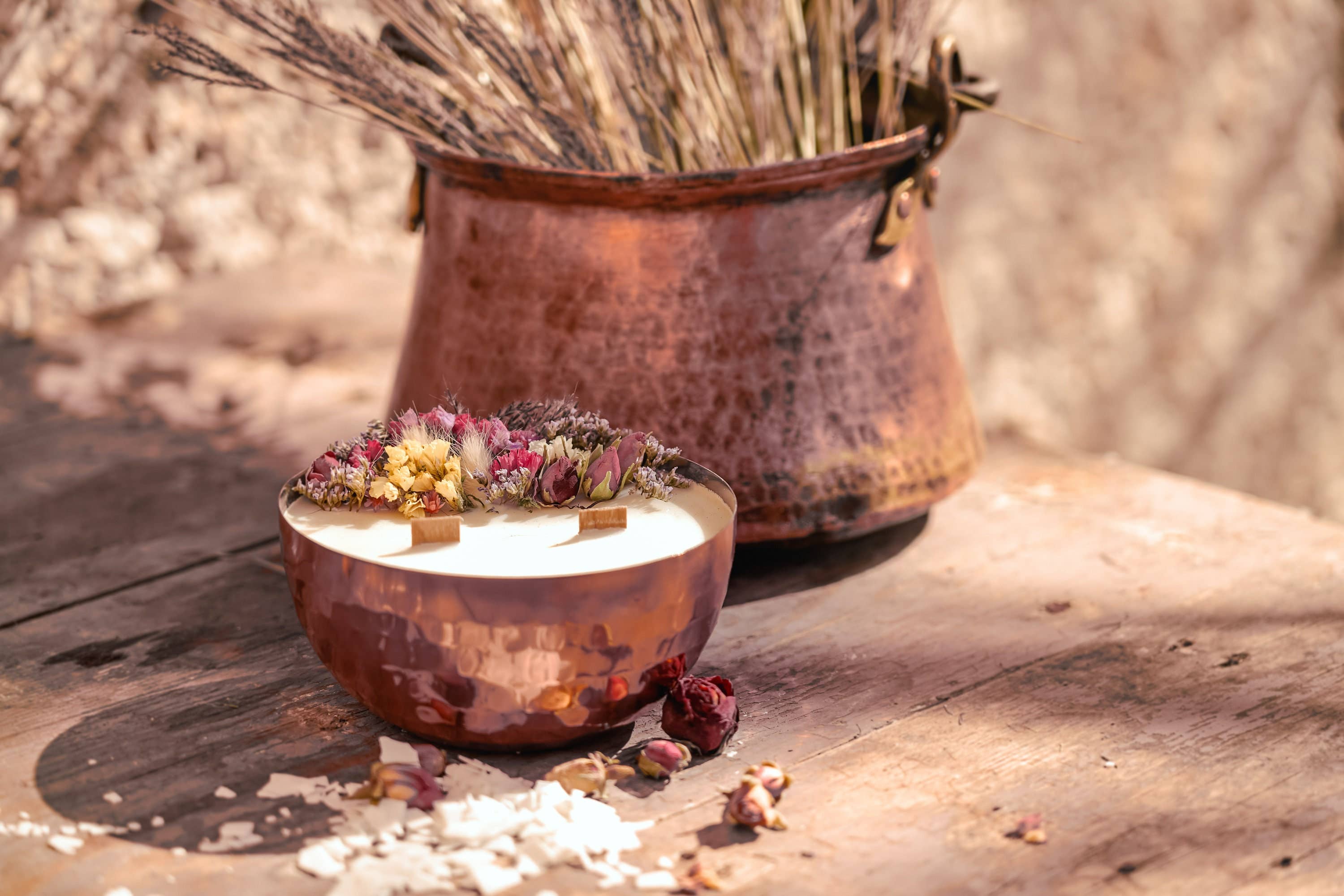 Nema Concept – wholesale Jar/filled candle – Hammered Copper Pot Soy Candle with Dried Flowers4