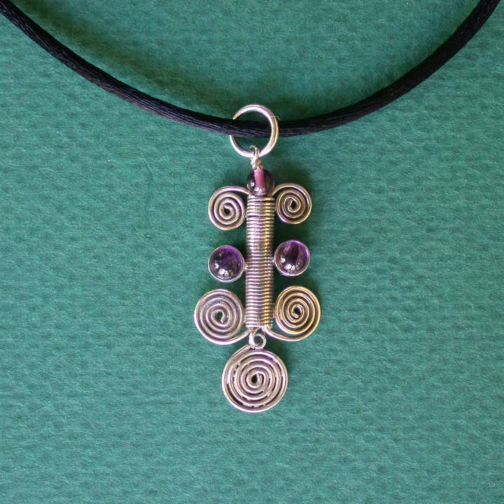 Anhänger aus Amethyst-Sterlingsilber mit einer 18-Zoll-Seidenschnur für den Großhandel von Tidepool