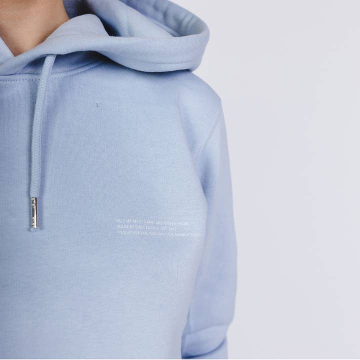 Felpa con cappuccio da donna in cotone biologico « Mission » per la vendita all'ingrosso da parte di Enzo Escoba | est. 2017