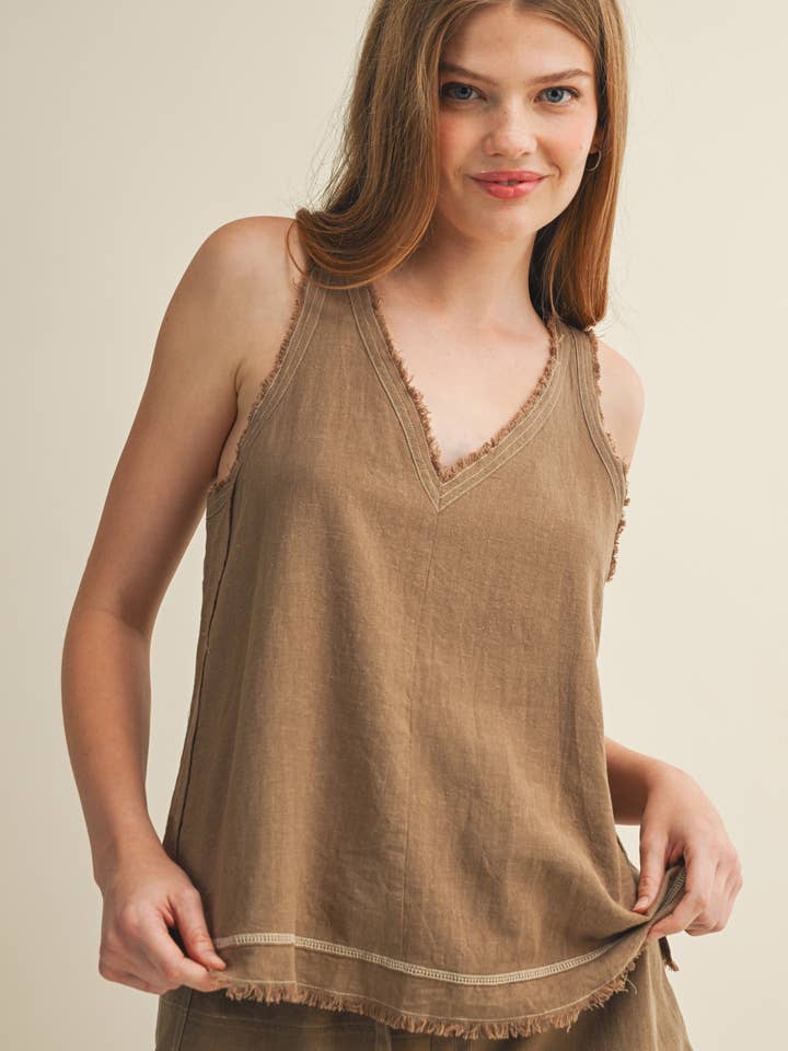 TOP SEM MANGAS COM DETALHE DE COSTURA DESFIADA por atacado de Mustard Seed