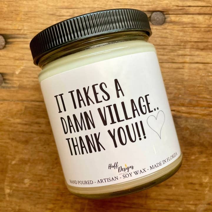 It Takes a Damn Village, cadeau de remerciement, bougie d'amitié pour la vente par Huff Designs Candle Co