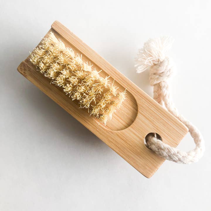 Smile Boutiques - Wholesale Nailcare Set - Double Sided Bamboo Nail Brush - Natural Sisal Bristles1